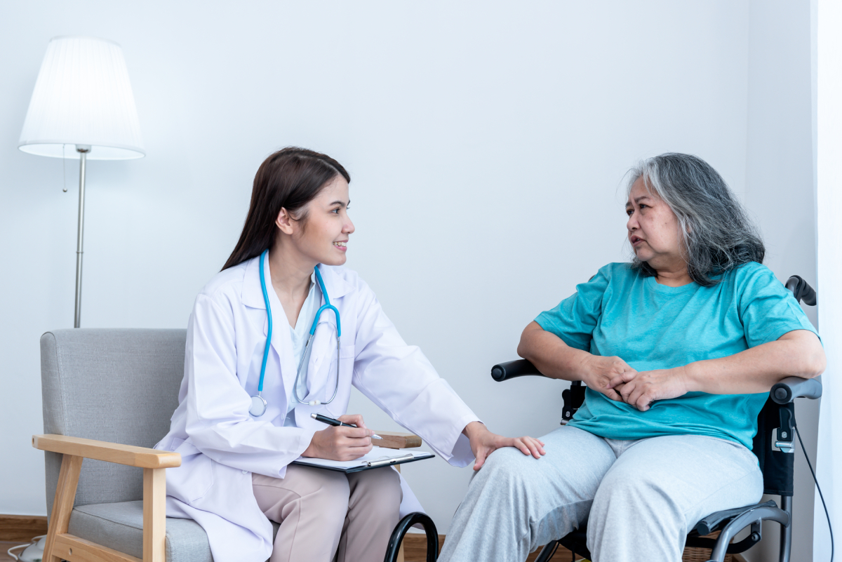 Sulit Keluar Rumah Saat Sakit? Panggil Dokter ke Rumah Bisa Jadi Solusinya